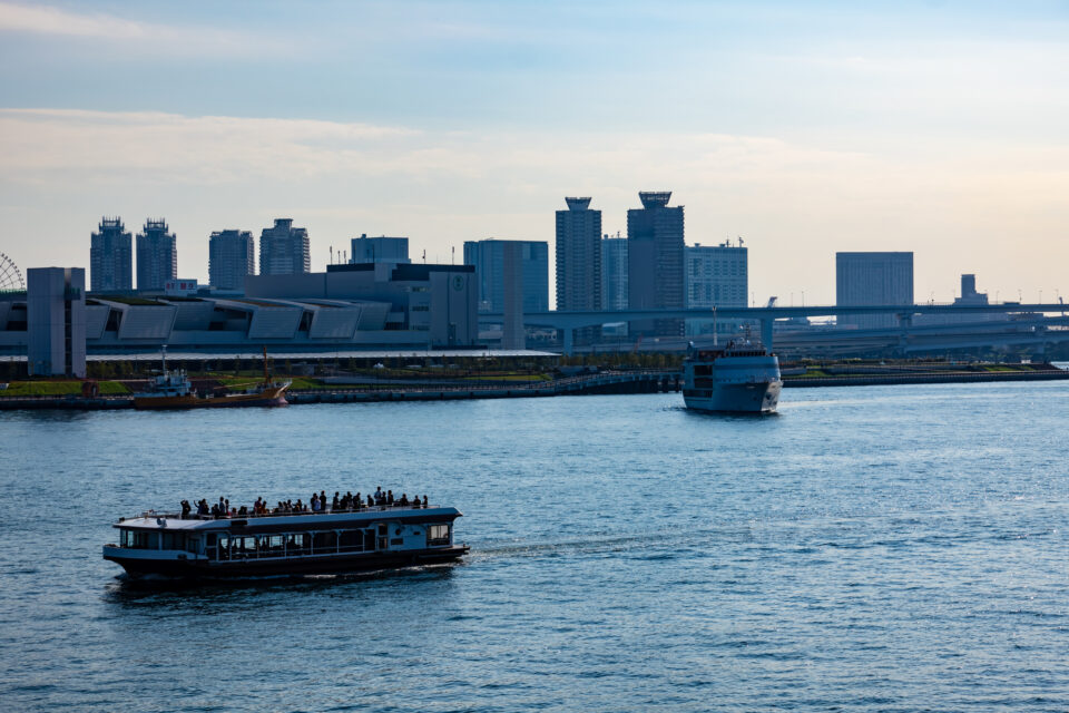 東京の景色とクルーズ船