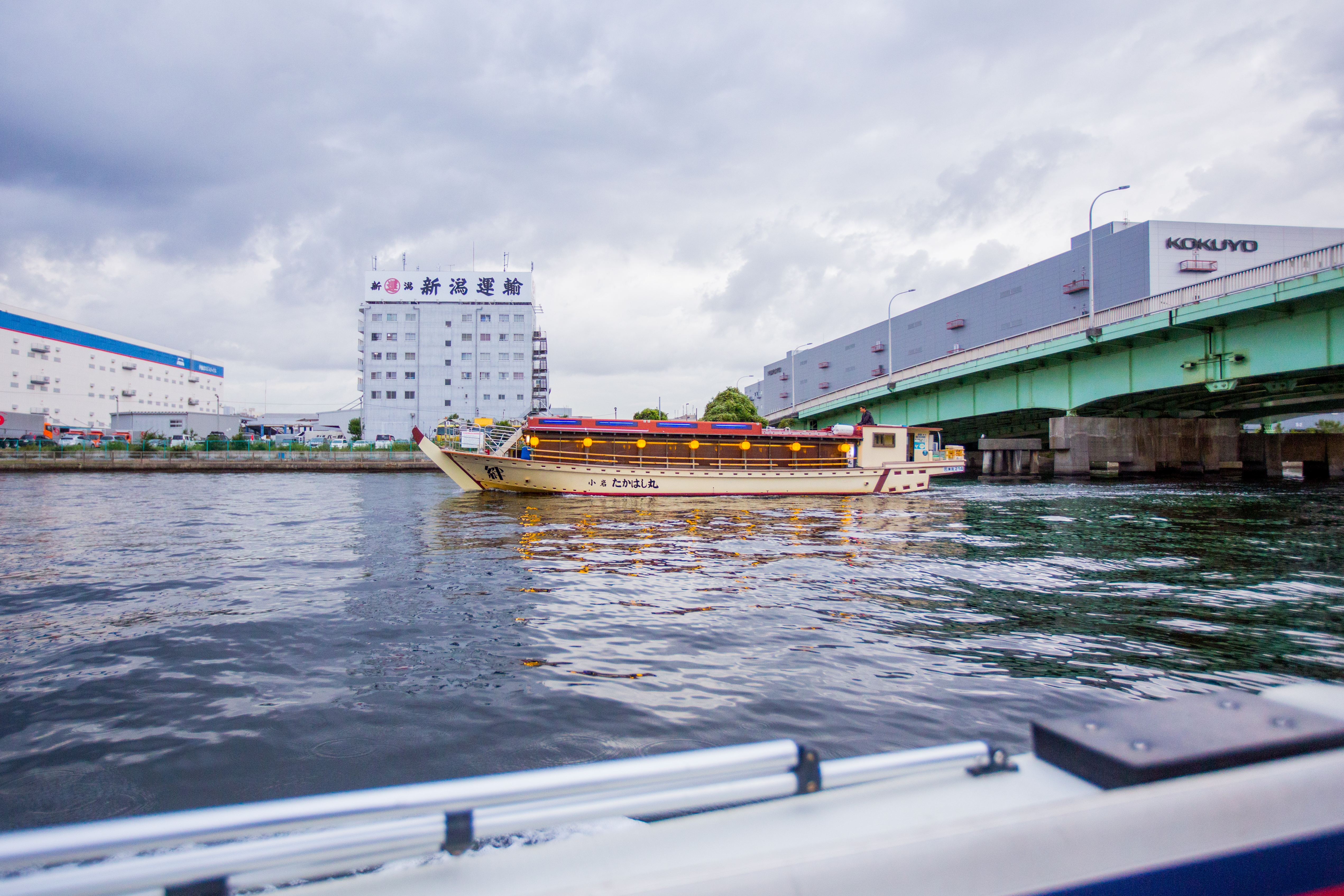 浴衣に着替えて風情ある女子会に 屋形船ならもっと盛り上がる 屋形船マガジン一覧 屋形船の祝良屋 いわいや 東京湾の屋形船を貸切で