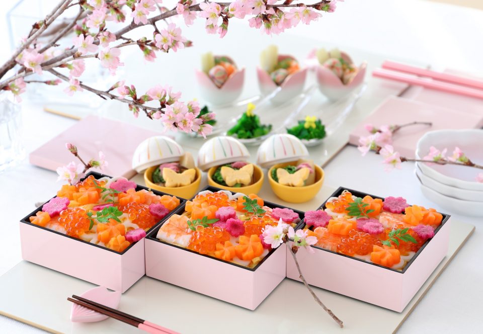 お花見をイメージしたお弁当や小鉢