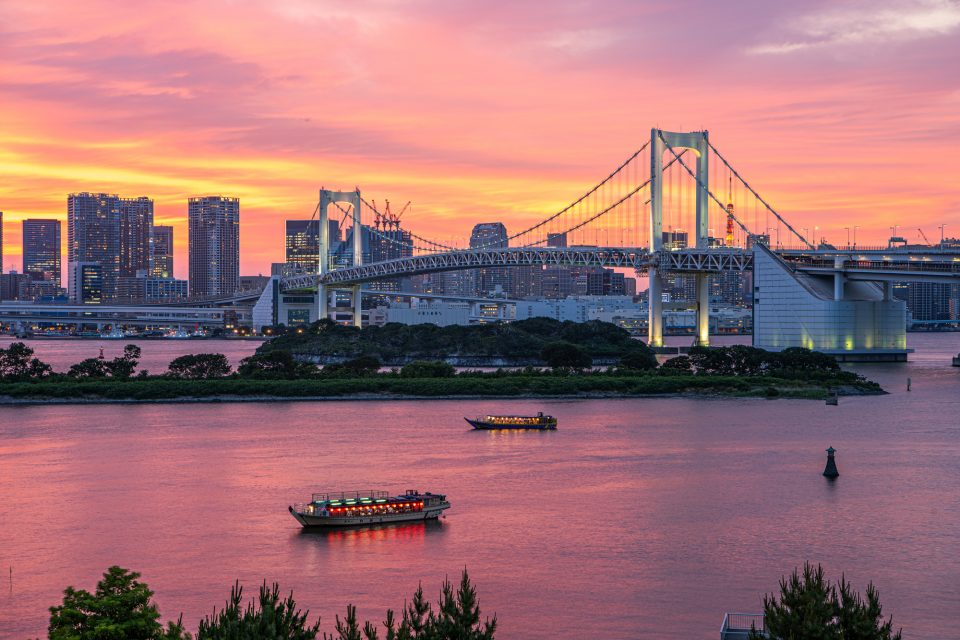 夕暮れ時の東京湾