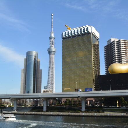 東京スカイツリーと高層ビル