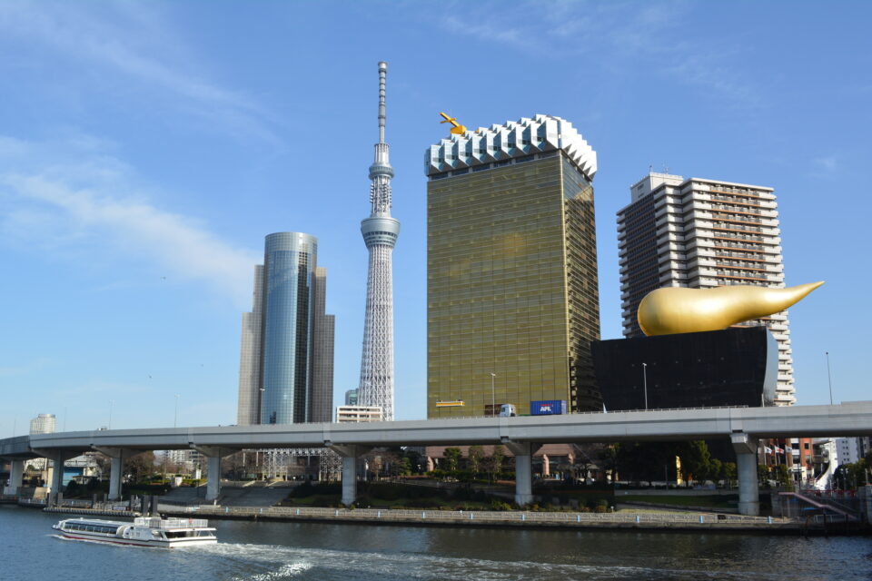 東京スカイツリーと高層ビル