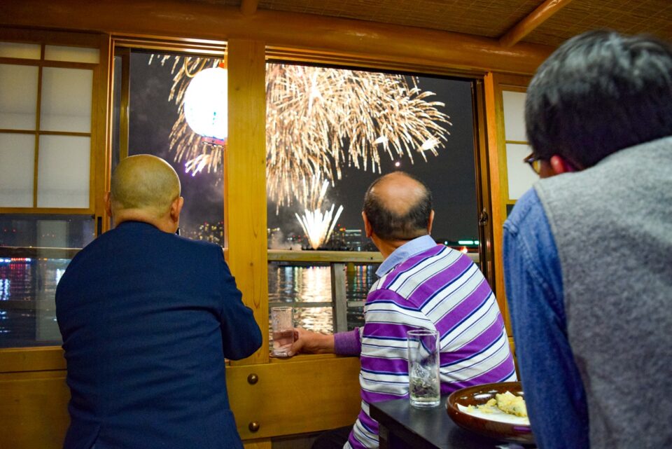 屋形船から観る花火