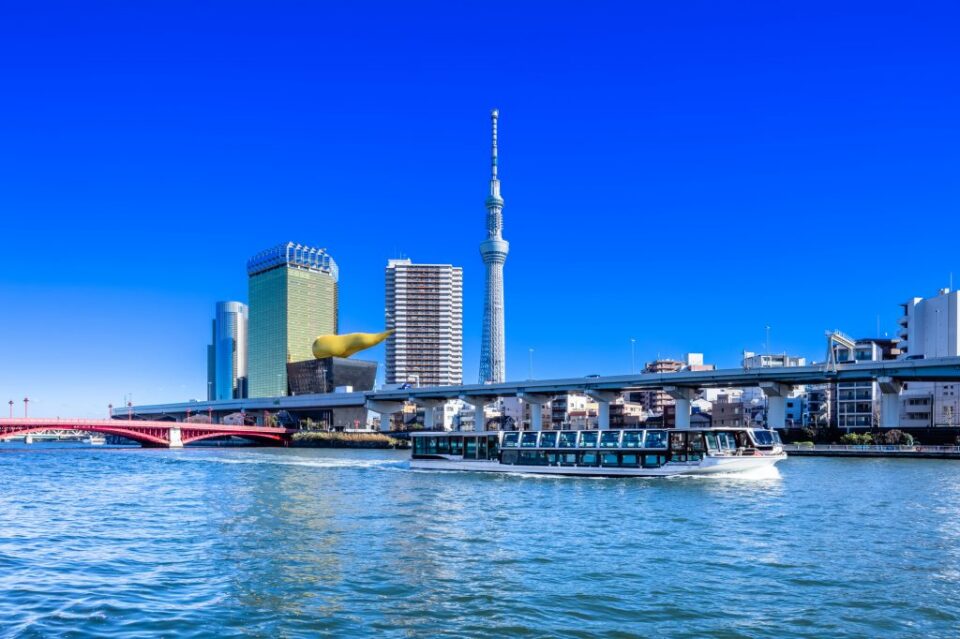 スカイツリーとクルーズ船
