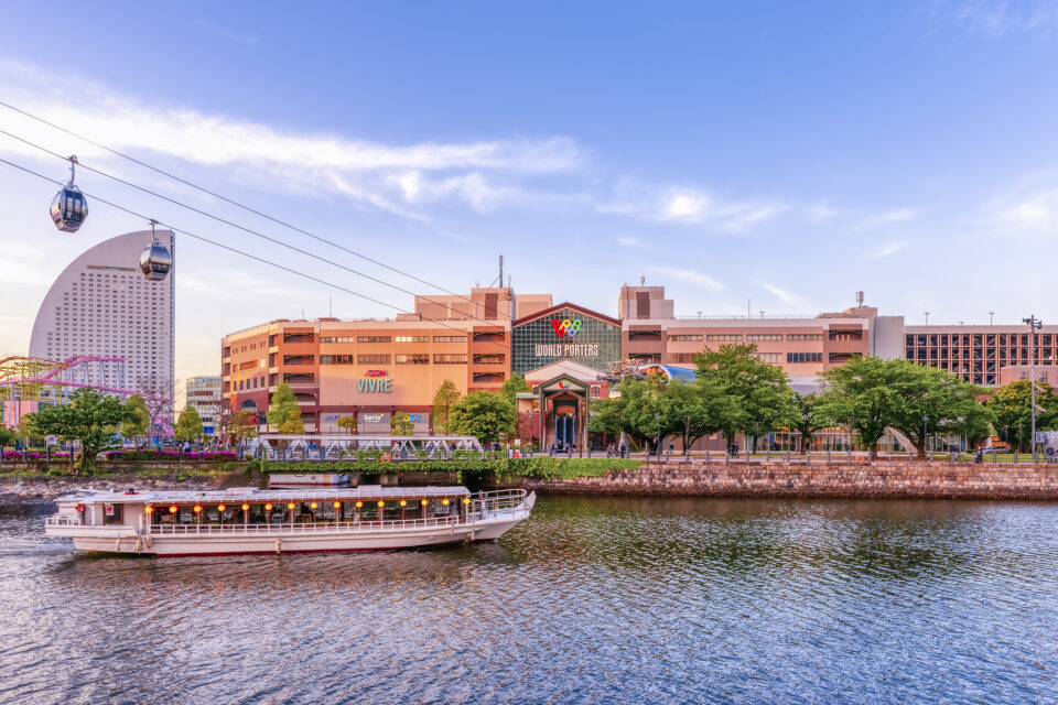 横浜の景色と屋形船